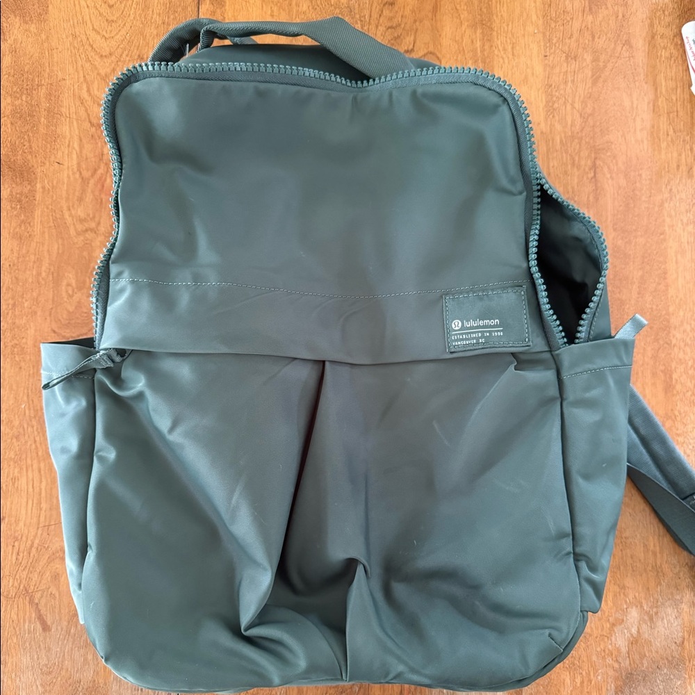 Lululemon Everyday Backpack 2.0 35L in Medium Forest